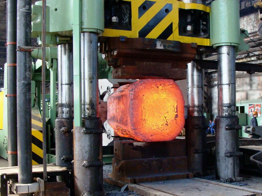 Оборудование литейного цеха Прессование металла
